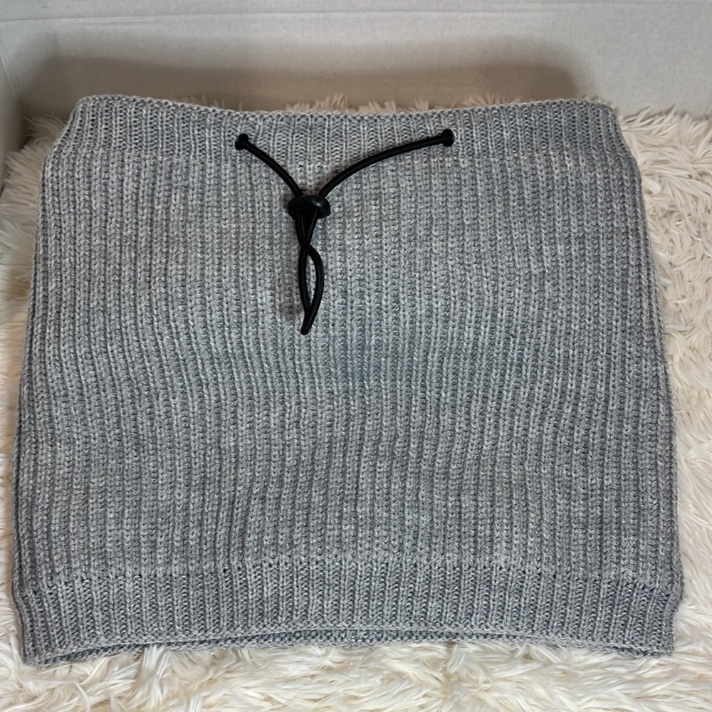 Abound knit drawstring grey neck scarf.